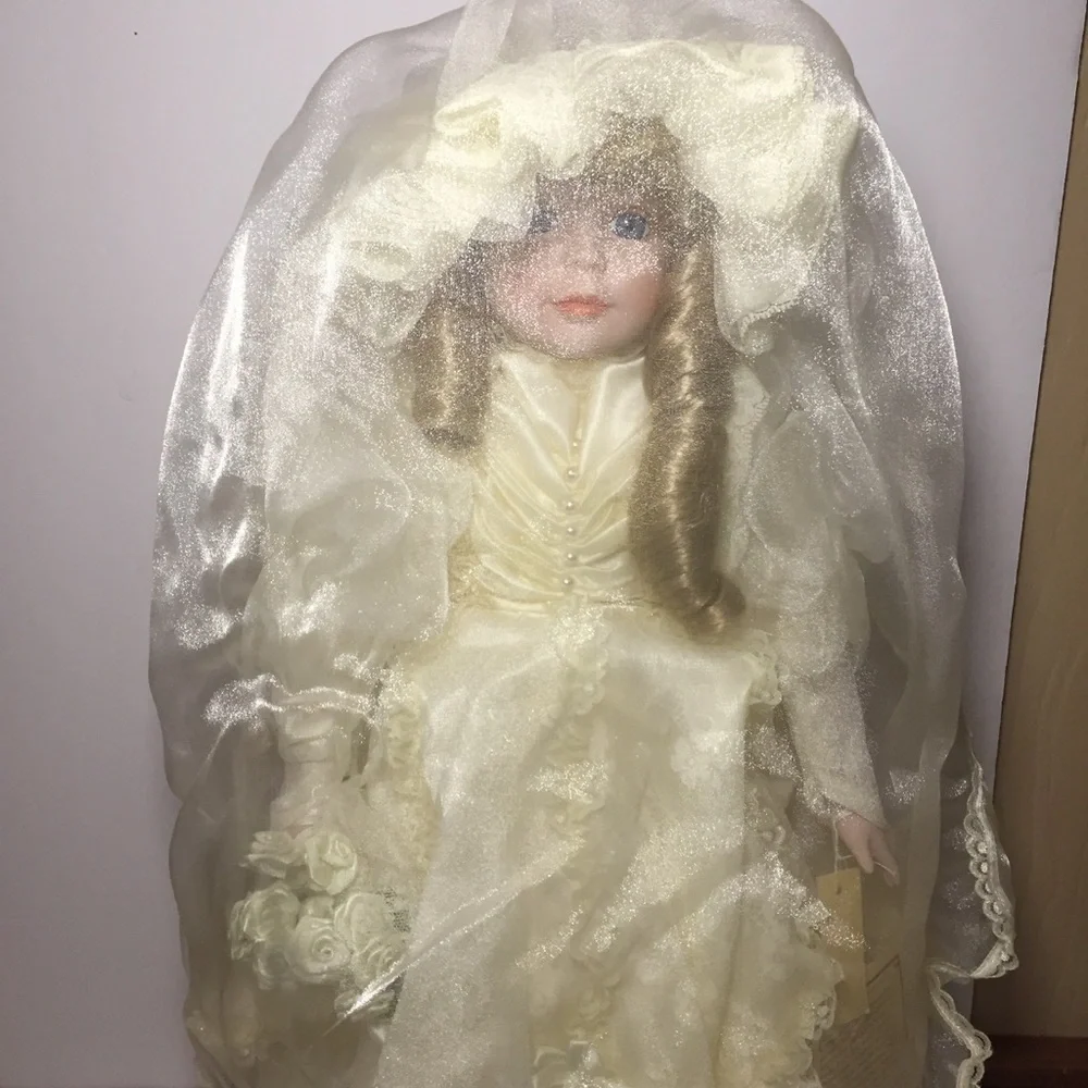 DYNASTY DOLLS Porcelain Bride Doll